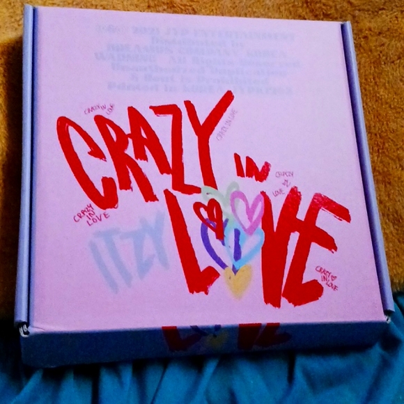 Itzy crazy in love album!! - Picture 1 of 3